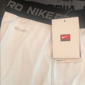 Nike Accessories - Boys XL Nike Pros Nike Accessories - Boys XL Nike Pros